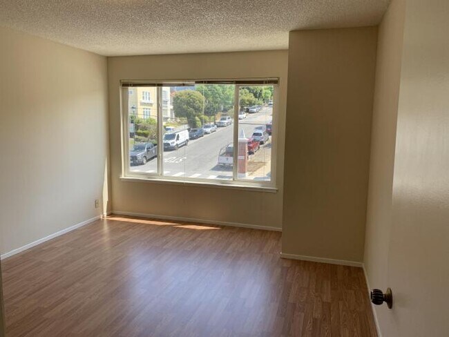 Building Photo - 2 bedroom in San Francisco CA 94122