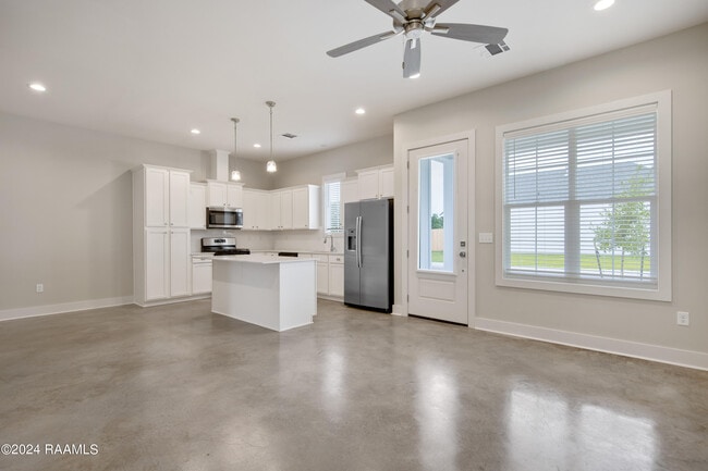 Building Photo - 107 Satsuma Dr