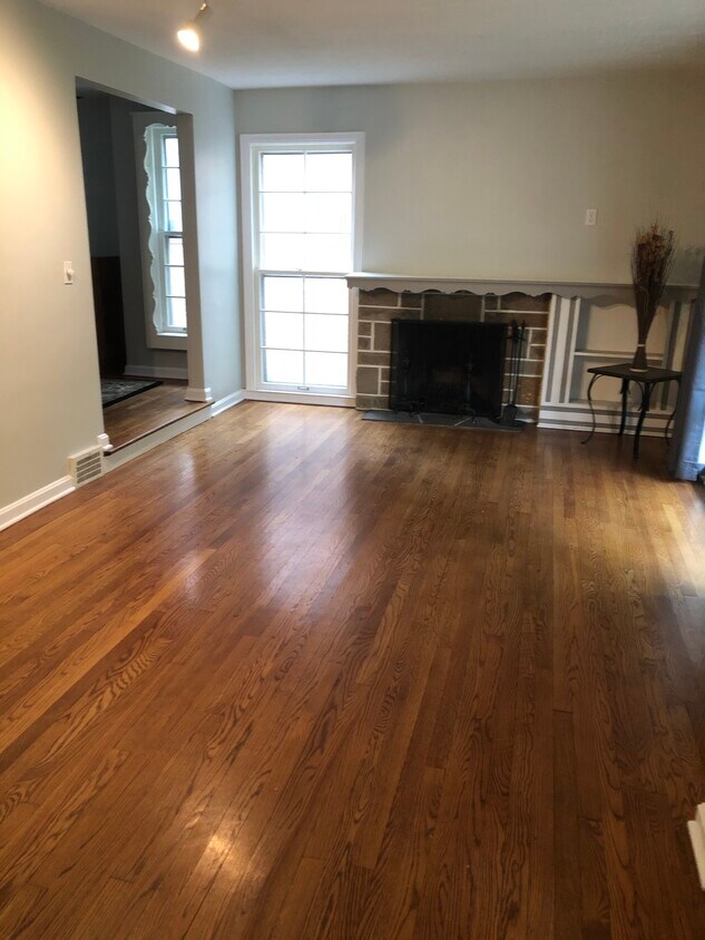 main room - 23903 E Groveland Rd