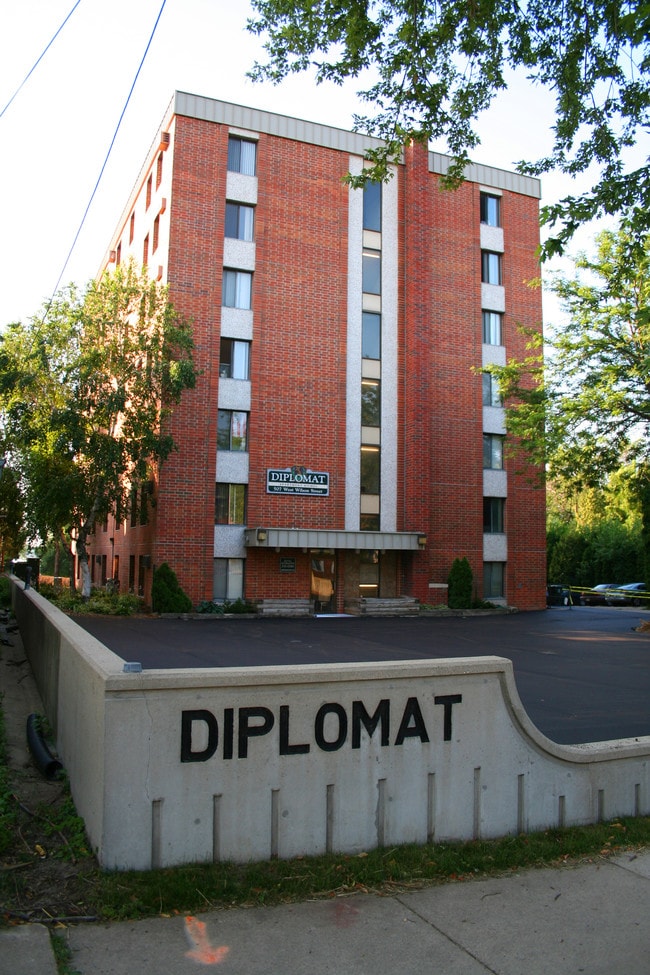 Exterior - Diplomat Apartments