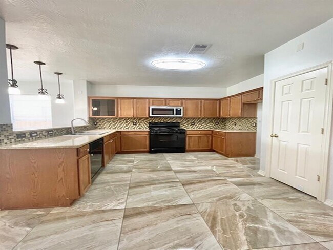 Building Photo - 21122 Escala Dr