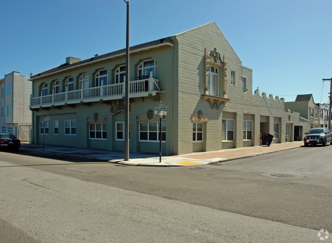Primary Photo - 50 Cutler Ave