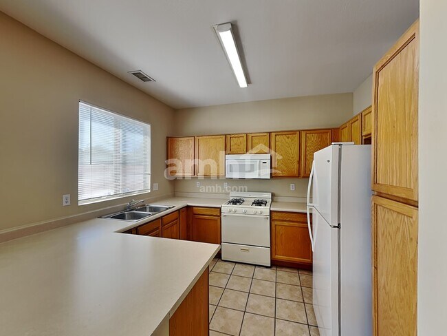 Foto del edificio - 11221 W Coronado Rd