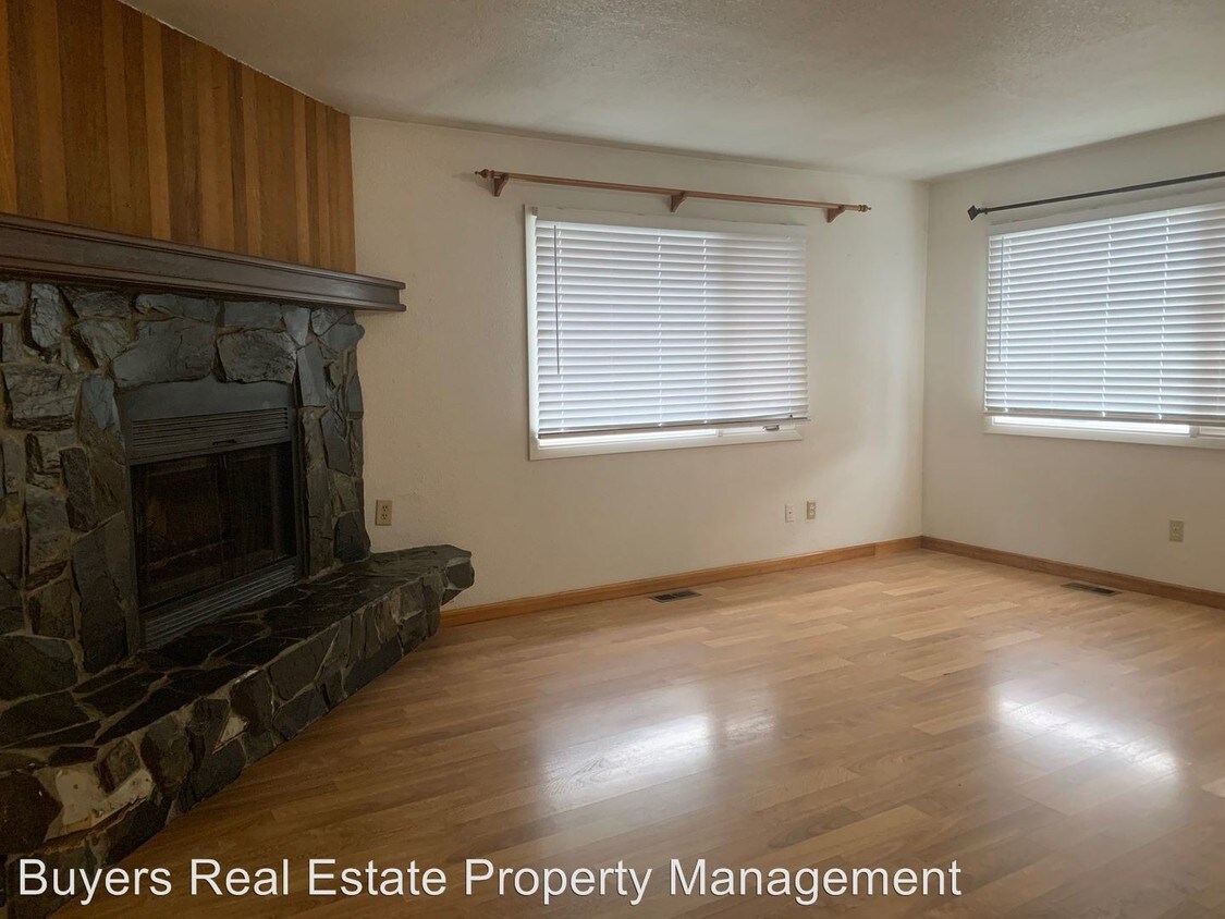 Foto principal - 3 br, 1.5 bath House - 3831 E 66th Avenue
