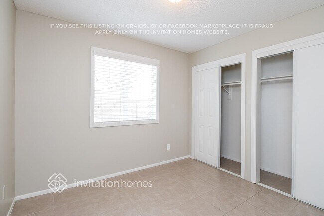 Foto del edificio - 2022 W Windrose Dr