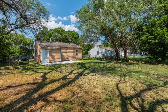 Foto del edificio - 345 Grover Ave