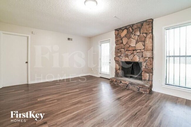 Building Photo - 6709 Valley Park Dr