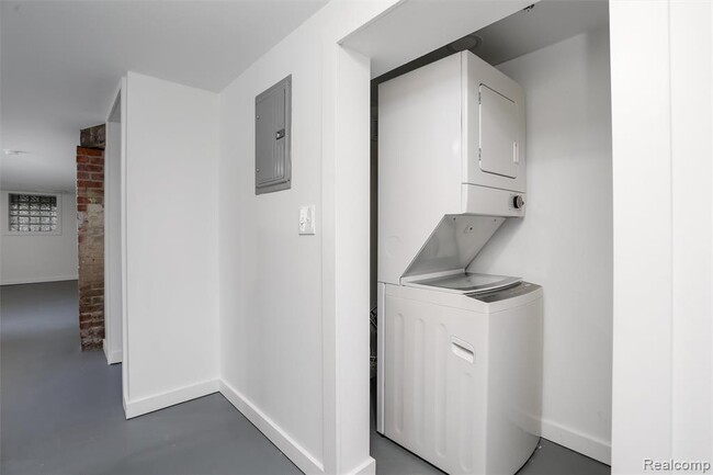 Foto del edificio - 95 E Euclid St