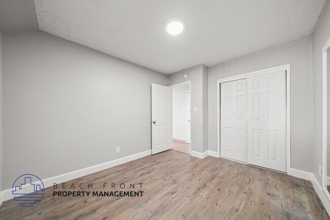 Foto del edificio - 8232 Wilcox Ave