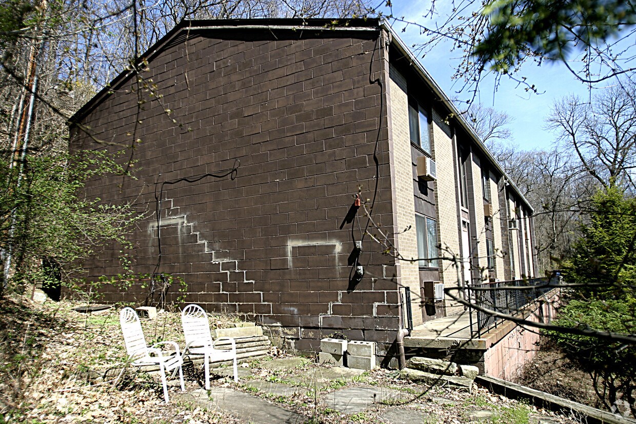 Foto del edificio - 264 Spring Run Rd