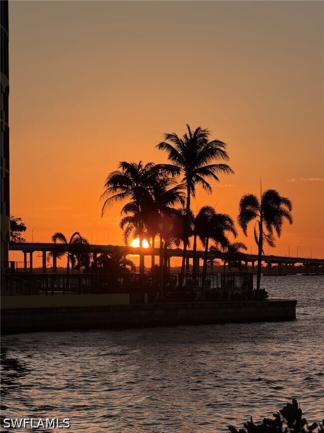 Foto del edificio - 2825 Palm Beach Blvd