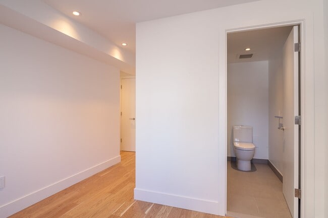 Building Photo - 3421 Rue Drummond