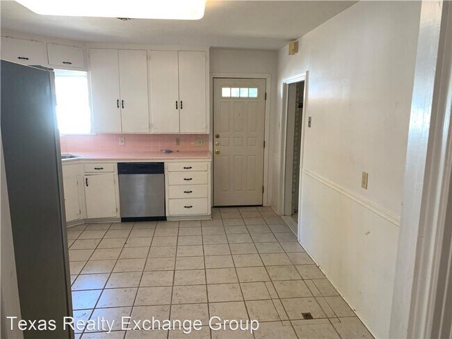 Building Photo - 3 br, 2.5 bath House - 606 Hopper Almond
