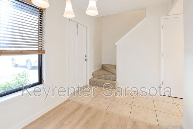 Foto del edificio - 4946 25th St W