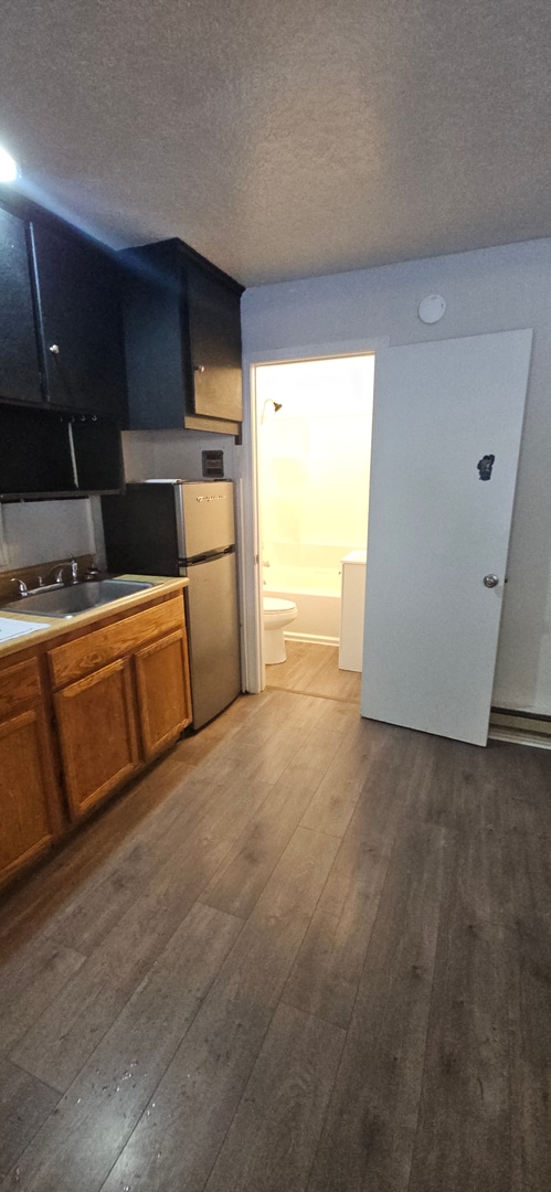 Building Photo - Donner Trail Apts
