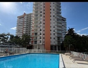 Building Photo - 1301 NE Miami Gardens Dr