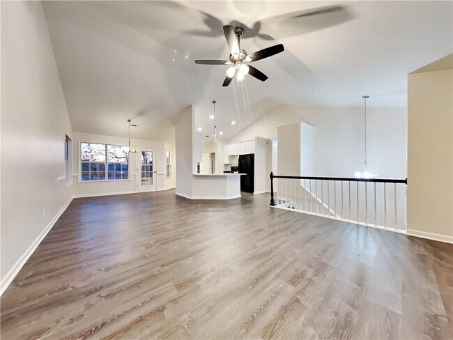 Building Photo - 982 Forest Glen