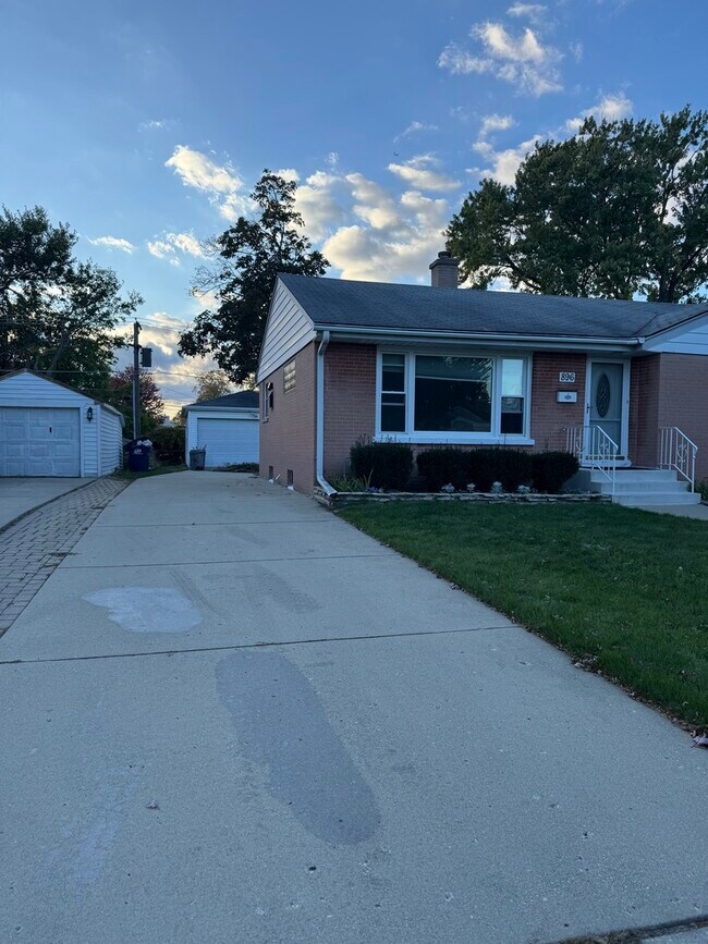 Foto del edificio - 896 Webster Ln