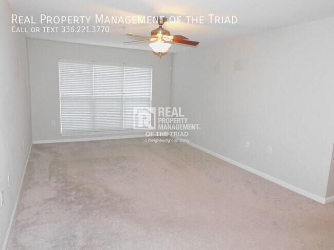 Foto del edificio - Spacious 2BR/2BA off Battleground in Cotsw...
