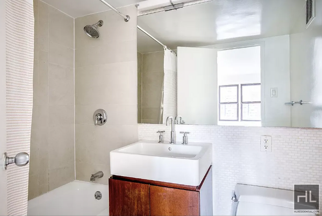 Building Photo - 220 EAST 63 STREET