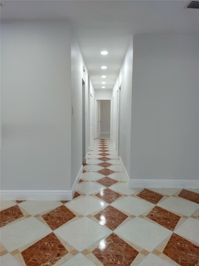 Foto del edificio - 265 NW 190th St