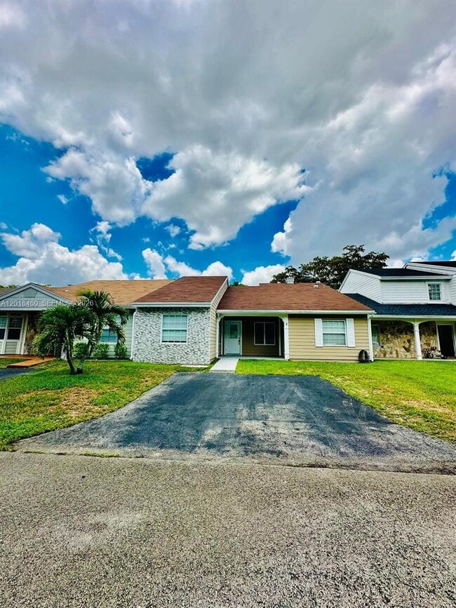Building Photo - 14530 SW 142nd Ct Cir