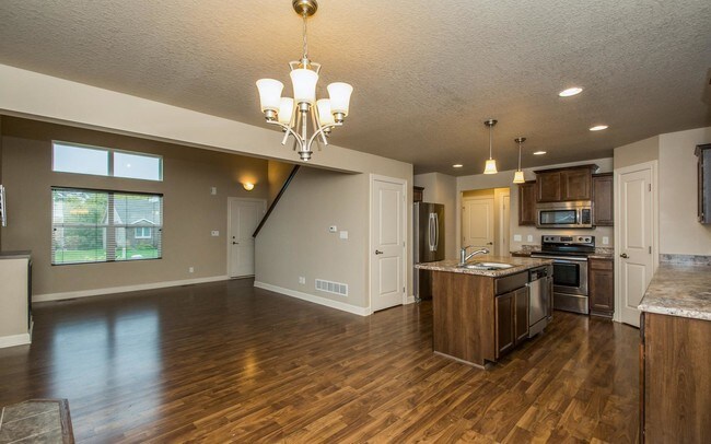 Building Photo - 3500 Park Side Dr