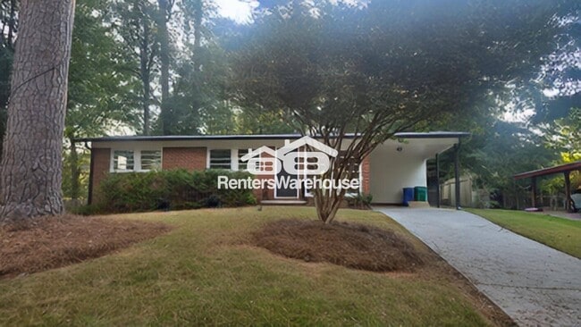 Building Photo - 1108 Greenbriar Cir