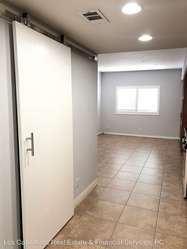 Foto del edificio - 17168 Newhope St