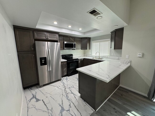 Building Photo - 2 Bed - 2 Bath fully remodeled  condo in G...