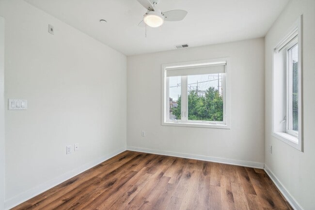 Interior Photo - Graduate Pointe
