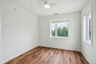 Interior Photo - Graduate Pointe