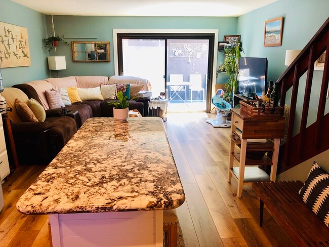 living room - 3982 Voltaire St