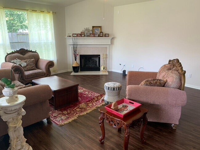 Foto del edificio - 18326 Hollow Branch Ct