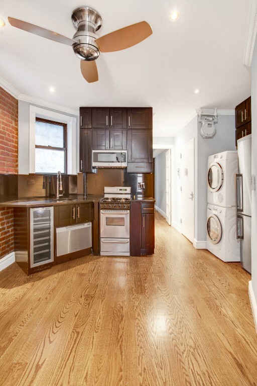 Primary Photo - 219 E 23rd St
