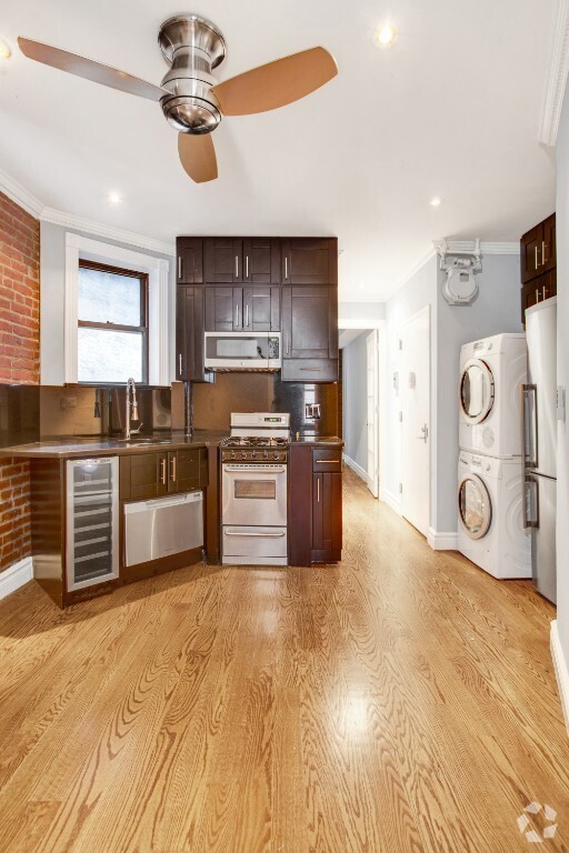 Building Photo - 219 E 23rd St