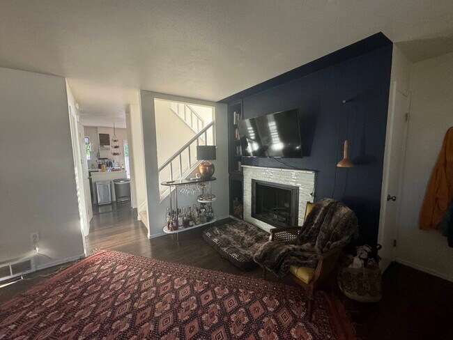 Sala de estar/entrada - 300 Southridge Pl