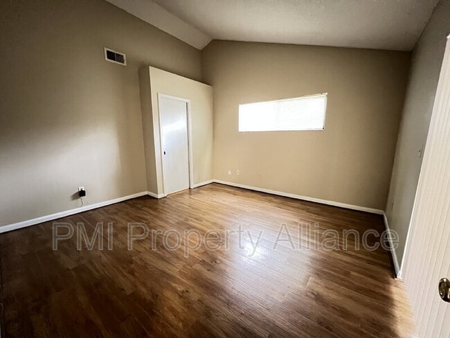 Building Photo - 1089 Covington St