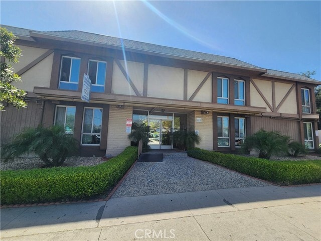 Building Photo - 7925 Vineland Ave