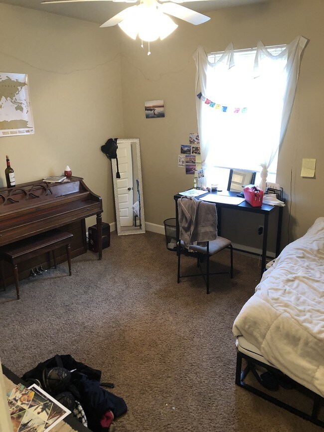 Building Photo - 488 E 3rd St