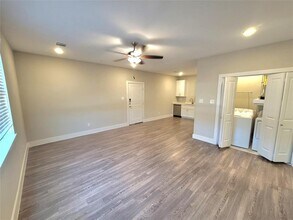 Building Photo - 1620 Oak Tree Dr