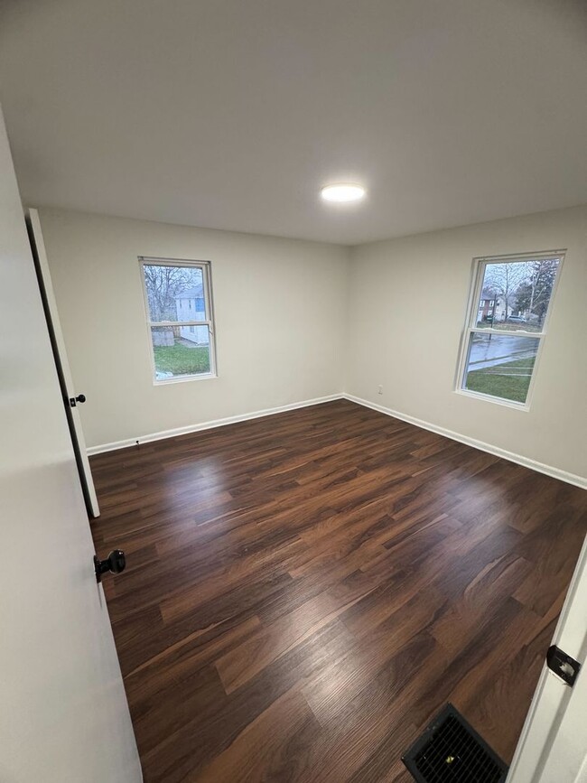 Foto del edificio - 1292 E 25th Ave