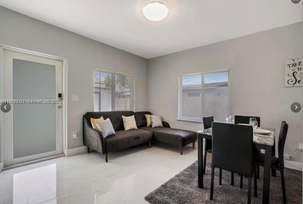 Foto del edificio - 1526 NE 110th St