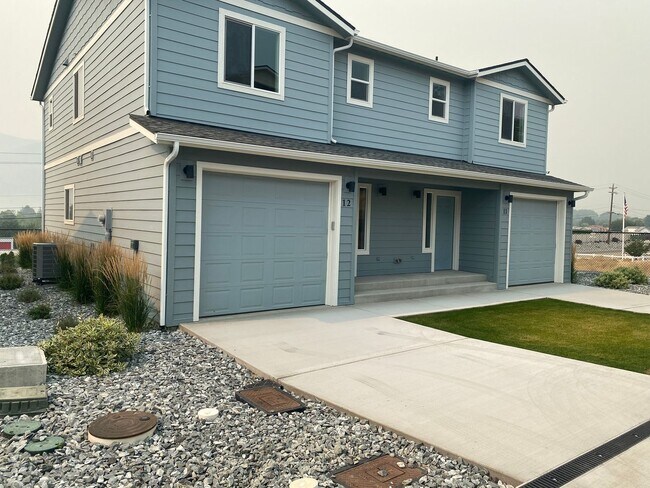 Foto del edificio - 51 Phoebe Ln
