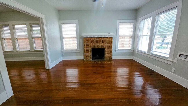 Foto del edificio - 2039 W Main St