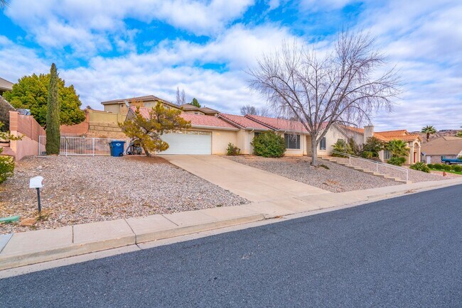 Building Photo - Lovely 3 Bedroom Home with New Appliances