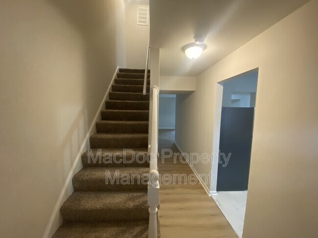 Foto del edificio - 531 Olde Greenwich Cir