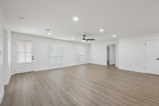Foto del edificio - 5475 Sunbury Dr