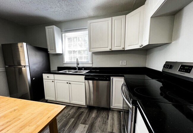 Foto del edificio - Walnut Cove Country Living with 2 Bedrooms, 1 Bath & Huge Bonus Space