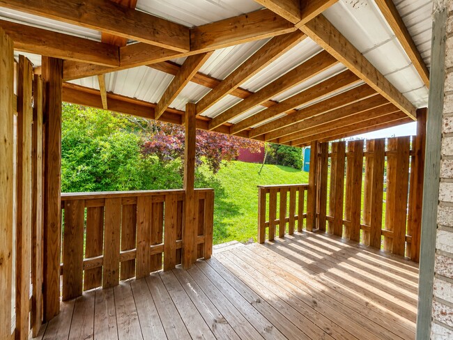 Foto del edificio - Charming Updated Home Near Christiansburg Shopping and Dining